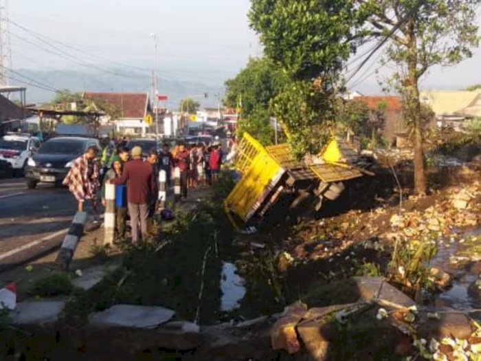 Kecelakaan Truk di Kertek Wonosobo Hantam 3 Motor, Akibatkan 4 Korban Tewas