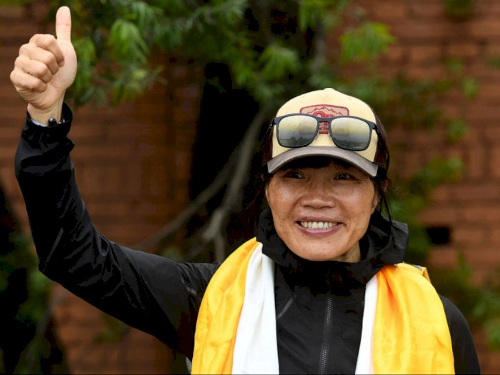 Perempuan Hong Kong Ini Berhasil Jadi yang Tercepat Mendaki Gunung Everest