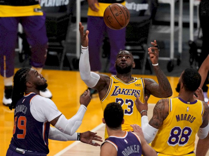 FOTO: Phoenix Suns Singkirkan Juara Bertahan Lakers dari Playoff NBA 113-110