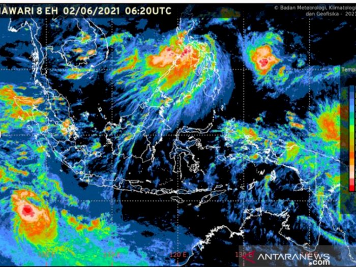Sejumlah Provinsi Indonesia Berpotensi Hujan Disertai Kilat dan Angin Kencang