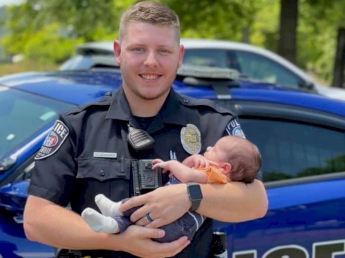 Tersedak Obat Sampai Tubuh Berwarna Ungu, Bayi Ini Berhasil Diselamatkan Oleh Polisi