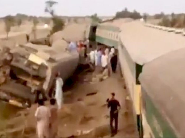 Tabrakan Kereta Api di Pakistan Menewaskan 30 Orang dan Puluhan Luka-luka
