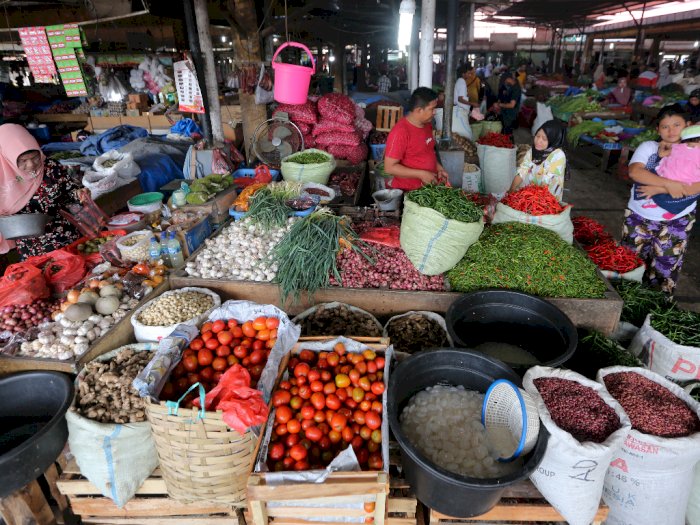 FOTO: Pelanggaran prokes di Pasar Tradisional Lambaro