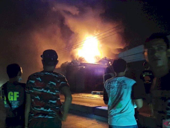 Toko Bahan Bangunan di Tangerang Terbakar, 6 Mobil Ikut Hangus