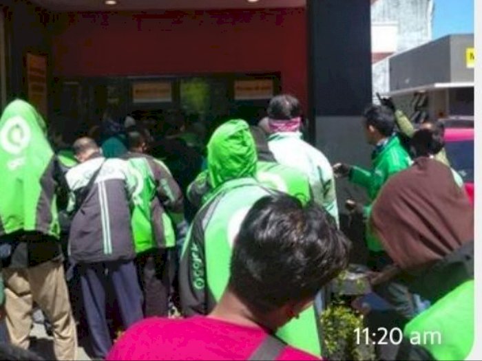 Polri-TNI Turun Tangan Atasi Kerumunan di Gerai McDonald's karena BTS Meal