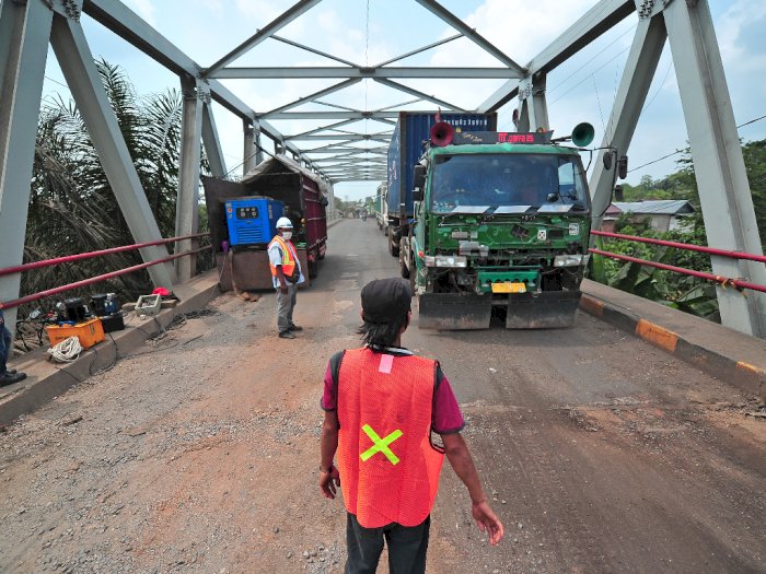 FOTO: Perbaikan Akses Jalan Kawasan Industri Jambi