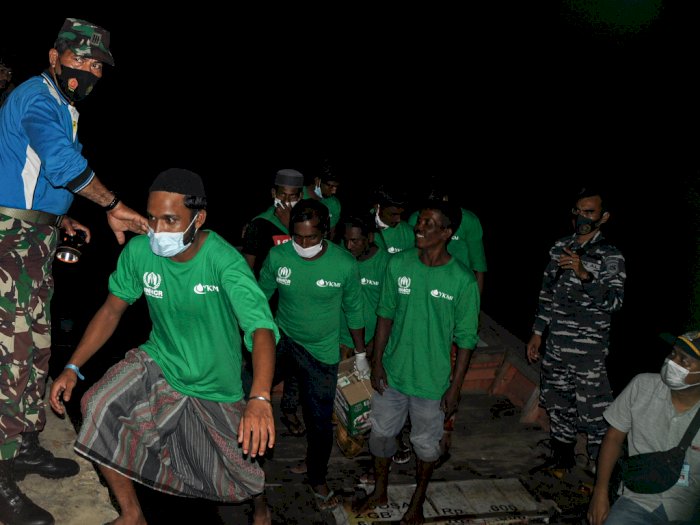 FOTO: Imigran Rohingya Direlokasi ke Medan