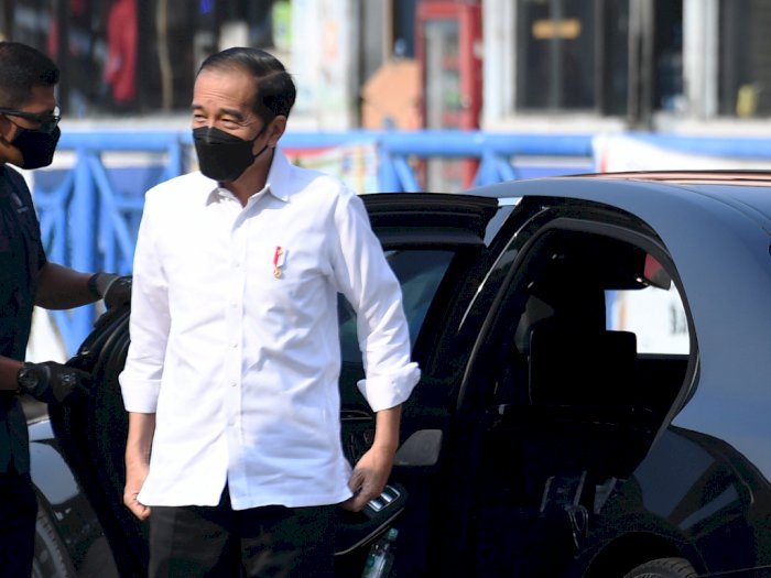 Jokowi Tinjau Vaksinasi Massal Bagi Masyarakat di Pelabuhan Tanjung Emas