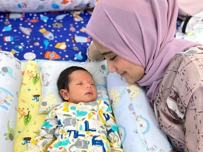Nadya Mustika Unggah Video Menggemaskan Anak saat Tidur, Netizen Salfok Lihat Hidungnya