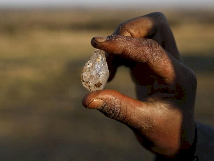 Ribuan Orang Cari Keberuntungan ke Desa Afrika Selatan Setelah Penemuan Batu Tak Dikenal