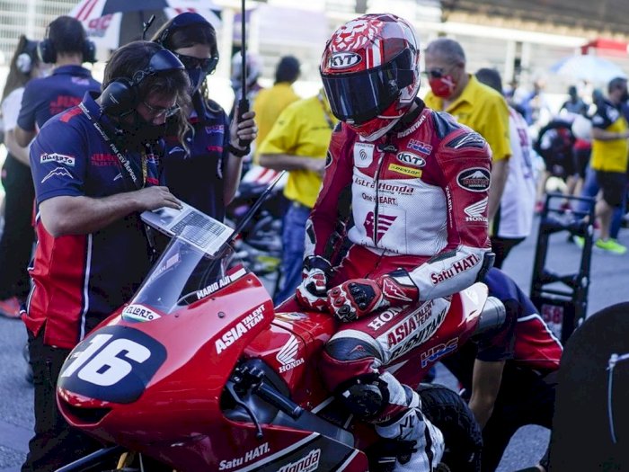 Pembalap Moto3 Ini Diserang Netizen Indonesia Sebab Bikin Mario Aji Jatuh!