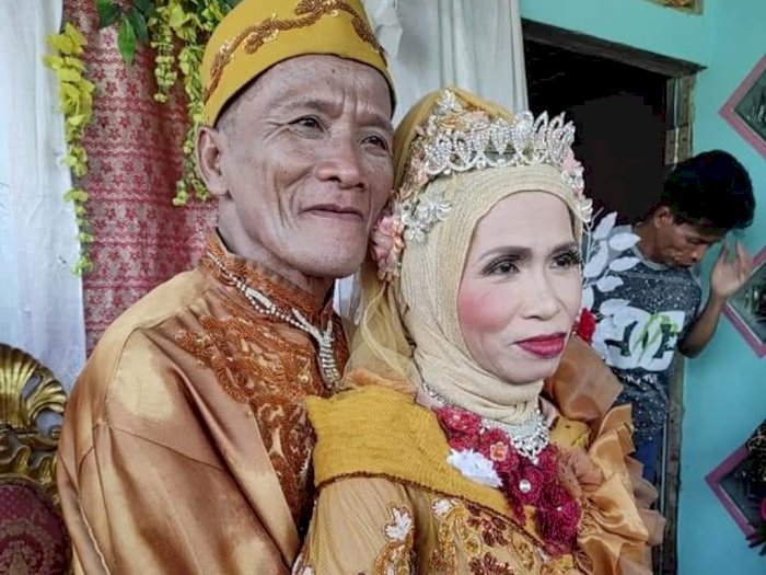 Viral Pernikahan Pasangan Lansia di Sambas, Si Kakek Tampil Bak Anak Muda