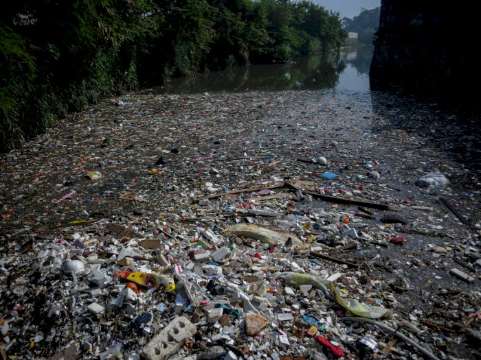 FOTO: Tumpukan Sampah di Sungai Citarum