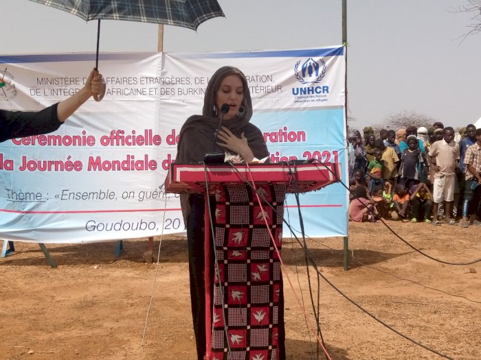 Jadi utusan PBB, Angelina Jolie Kunjungi Kamp Pengungsi Burkina Faso 