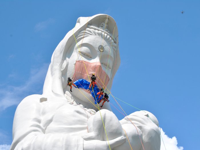 Patung Guanyin Pakai Masker untuk Mengingatkan Semua Orang Berdoa Agar Pandemi Berakhir