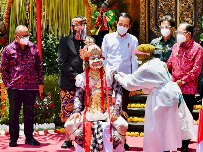 Jokowi Minta Masyarakat Jangan Menolak Divaksin, Karena Tak  Dilarang Agama