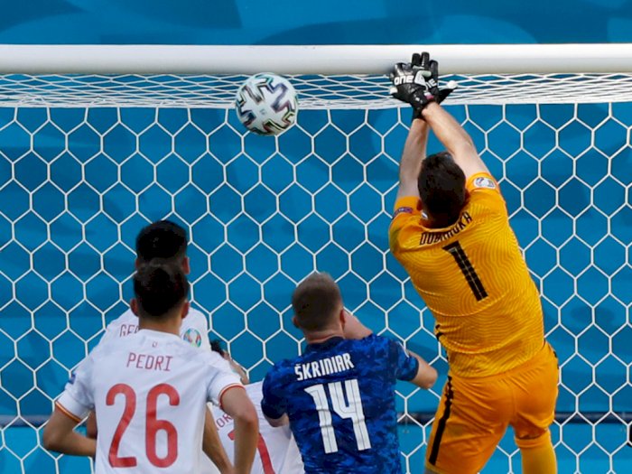 Detik-detik Gol Bunuh Diri Konyol Kiper Slovakia Buka Pesta Gol Spanyol di EURO 2020