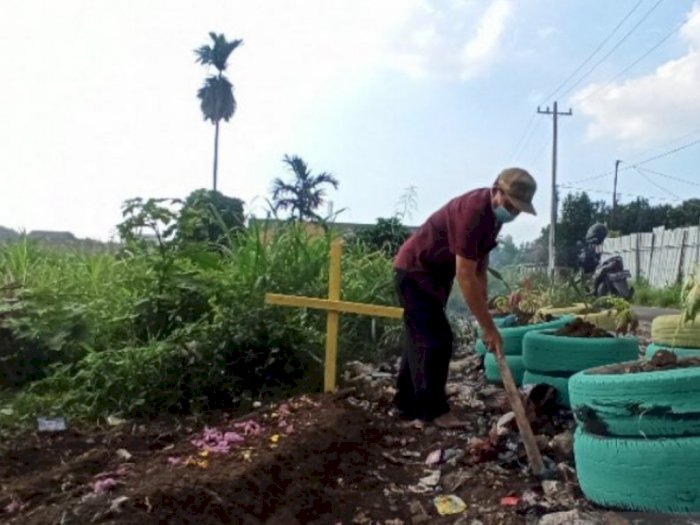 Seorang Kepling di Medan Bikin Kuburan Palsu Cegah Warga Buang Sampah Sembarangan