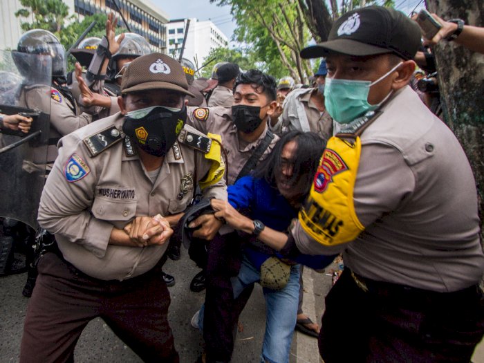 FOTO: Ricuh Aksi Tolak Pelemahan KPK di Banjarmasin
