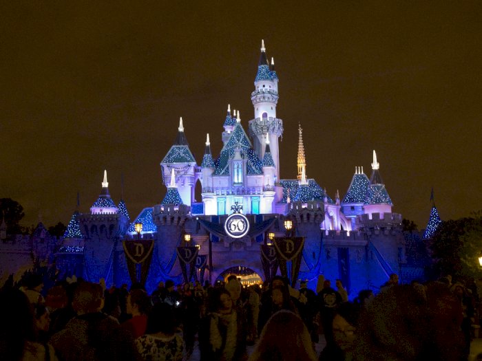 Disney California Mengizinkan Karyawan yang Sudah Divaksin Tidak Pakai Masker