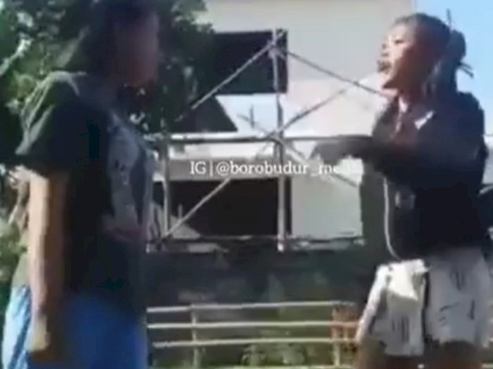Viral 2 Remaja Cewek Baku Pukul Rebutan Cowok, Yang Satu Siap Tunggu Si Cowok Putus