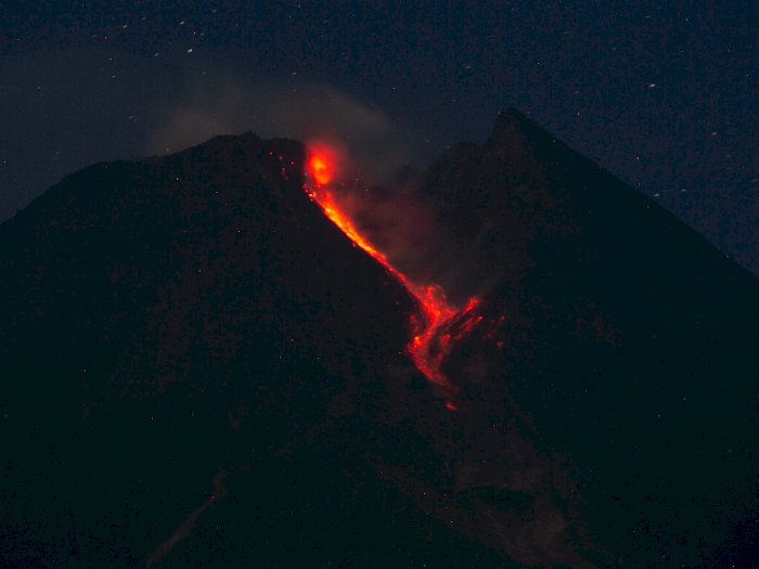 FOTO: Luncuran Lava Pijar Gunung Merapi