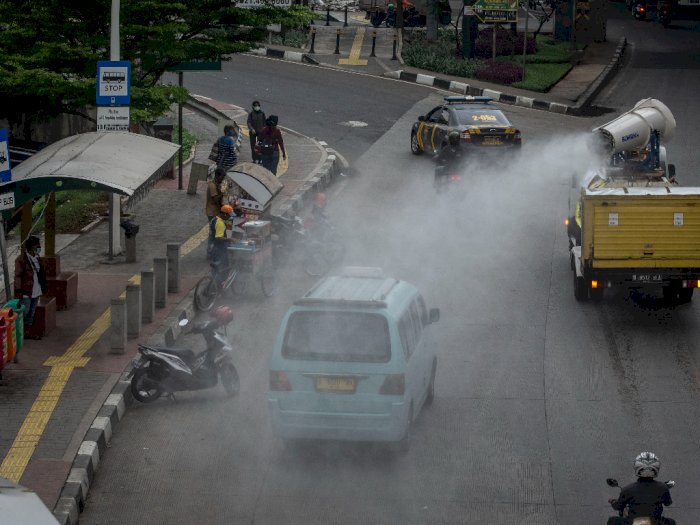 FOTO: Penyemprotan Massal Disinfektan di Wilayah Jakarta Utara