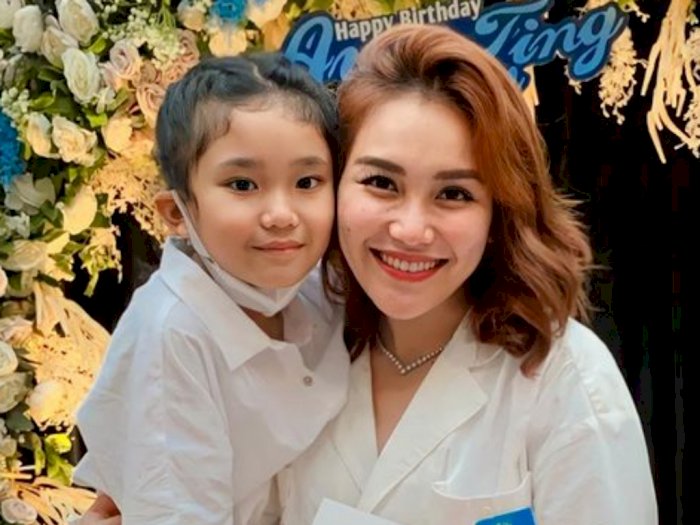 Anak Ayu Ting Ting Tunjukkan Kemampuan Bernyanyi Bahasa Inggris, Netizen: Bagusan Anaknya!