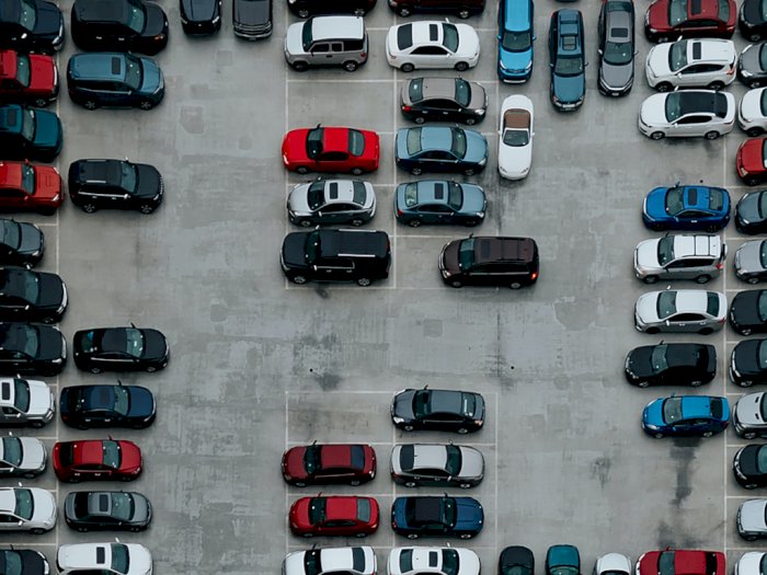 Petugas Parkir di AS Ini Tidak Tahu Kalau Tesla Adalah Produsen Mobil dari Negaranya!