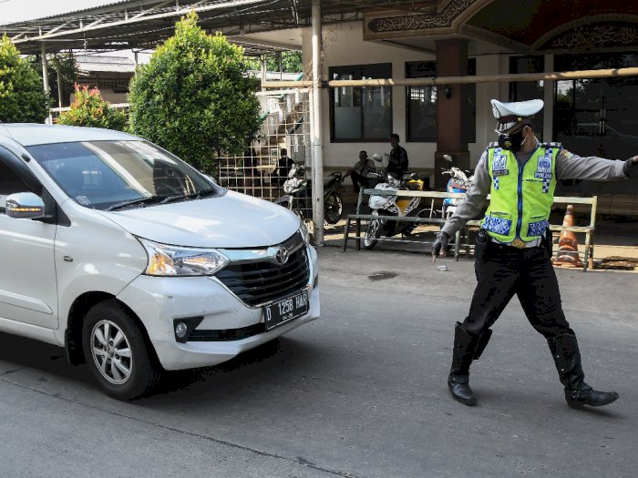 FOTO: Pos PPKM Darurat di Perbatasan Bekasi dan Jakarta