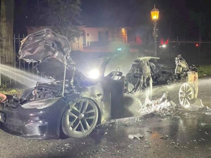 Tesla Model S Plaid Terbaru Hangus Terbakar di AS, Tak Tahu Apa Penyebabnya!