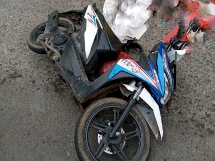 Merinding! Pemotor Jatuh Usai Serempet Mobil Box di Jakbar, Korban Tewas di TKP