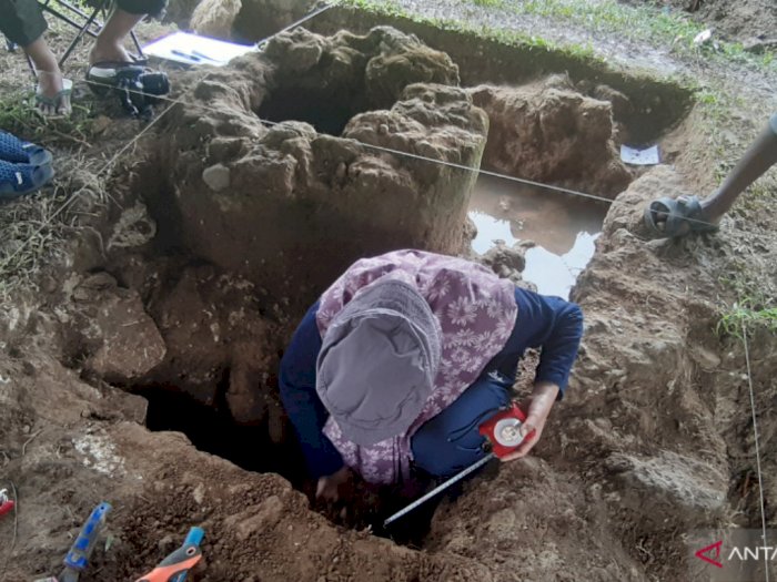 Arkeolog Temukan Keping Uang Kuno VOC di Benteng Kota Mas