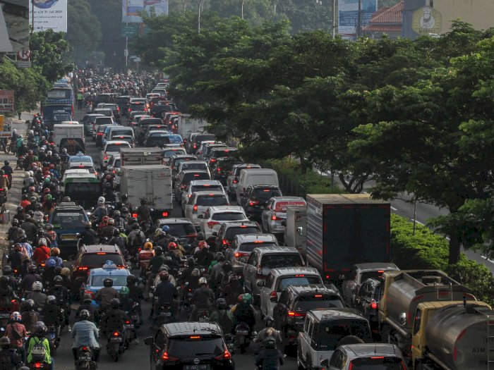 FOTO: Kepadatan Kendaraan Menuju Jakarta Akibat Penyekatan PPKM Darurat