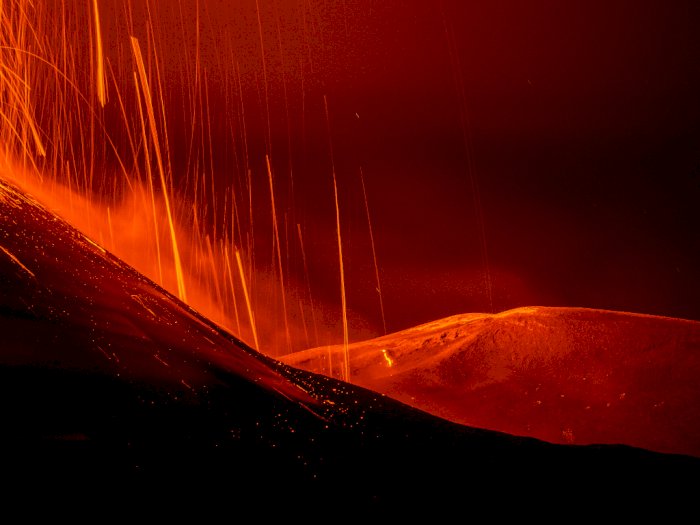 FOTO: Erupsi Gunung Etna di Italia