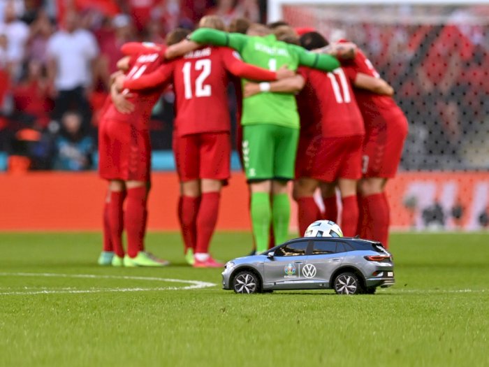 Mobil Kecil Pengantar Bola di Euro 2020 Sukses Curi Perhatian Banyak Orang!