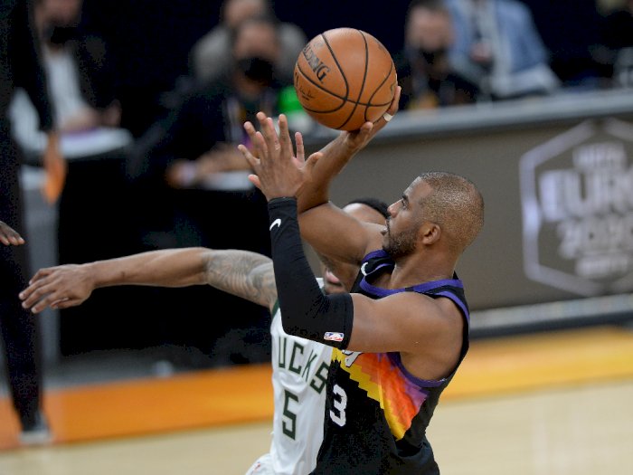 FOTO: Suns Tundukkan Bucks 118-108, Memimpin 2-0 di Final NBA