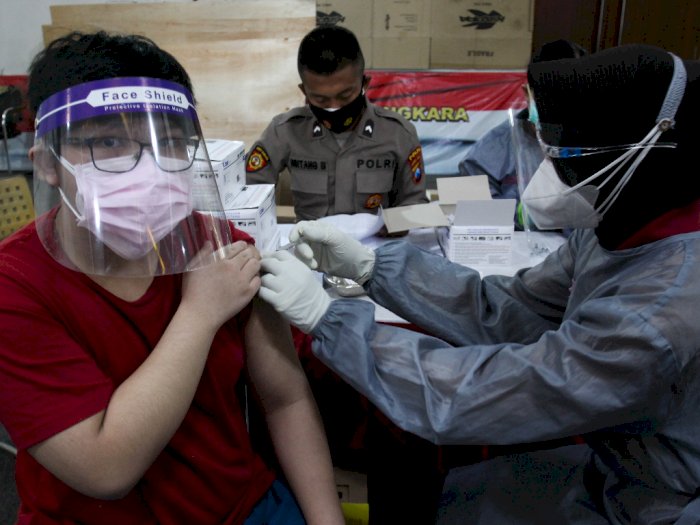 FOTO: Vaksinasi COVID-19 Bagi Anak di Surabaya