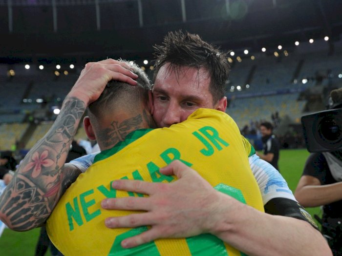 Sahabat Selamanya, Messi Peluk Erat Neymar Usai Brasil Kalah