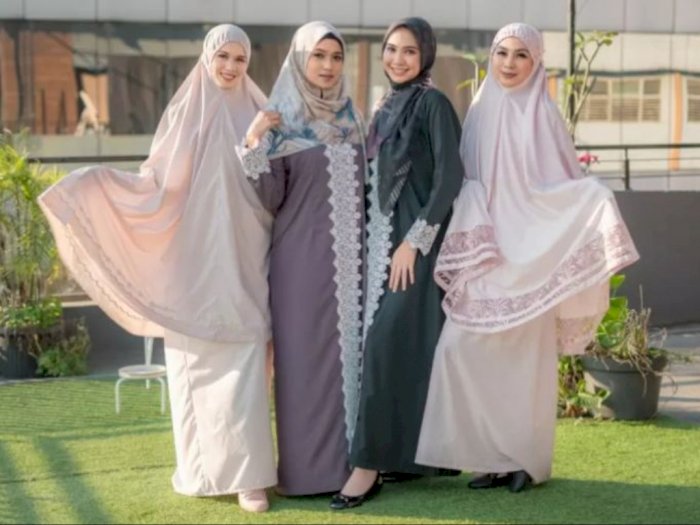 Siti Khadijah Meluncurkan Mukena dan Hijab Terbaru