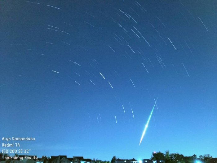 Potret Keindahan Cahaya Putih Kehijauan Hiasi Langit Jogja, Diduga Meteor