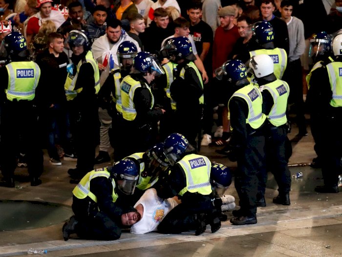 Polisi London Amankan 86 Suporter yang Ricuh saat Final Euro 2020