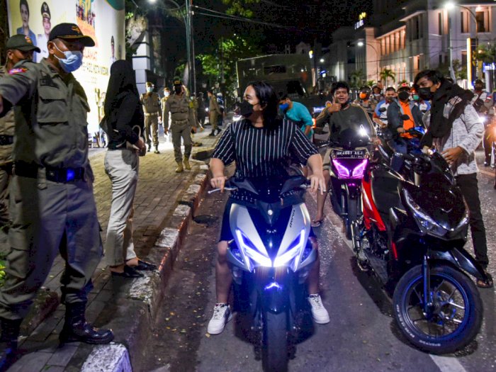 FOTO: Razia Penerapan PPKM Darurat oleh Petugas Gabungan di Medan