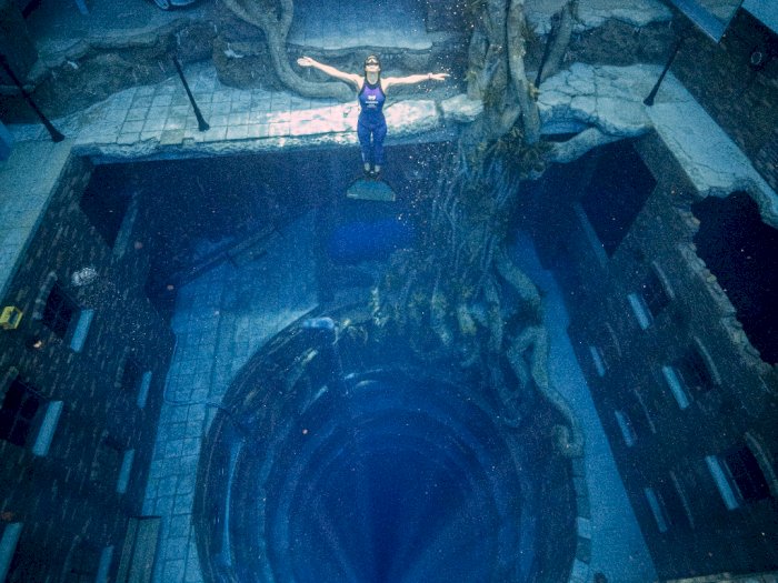 Mengintip Indah dan Horornya Kolam Renang Terdalam Di Dunia yang Mencapai 60 Meter