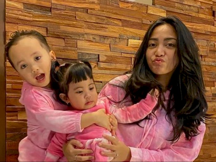 Rachel Vennya Unggah Foto Kedua Anaknya, Netizen: Penampakan Okin sama Rachel Kecil