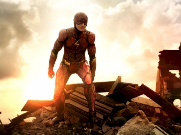Begini Tampilan Batmobile dan Supergirl Dalam Film The Flash Mendatang