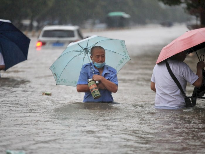 FOTO: Sedikitnya 25 Orang Tewas Akibat Banjir di Provinsi Henan, China Tengah