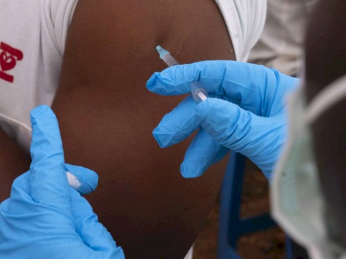 Lebih dari 800 Penerima Vaksin Diduga Disuntik dengan Air oleh Pekerja Medis Palsu