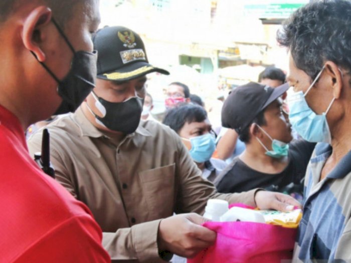 Walkot Bobby Akui Telah Salurkan 139.000 Paket Sembako ke Warga Terdampak PPKM
