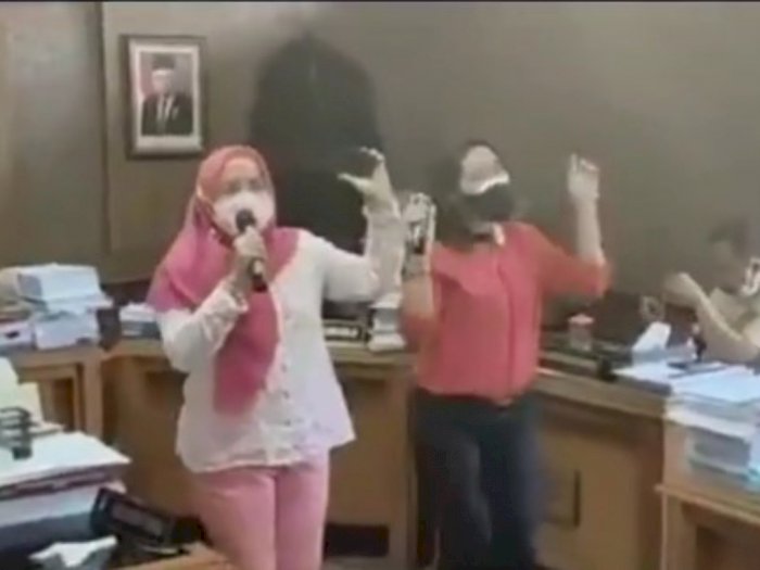 Duh! Anggota DPRD Solo Karaoke Bersama di Ruang Komisi saat PPKM Darurat, Videonya Viral
